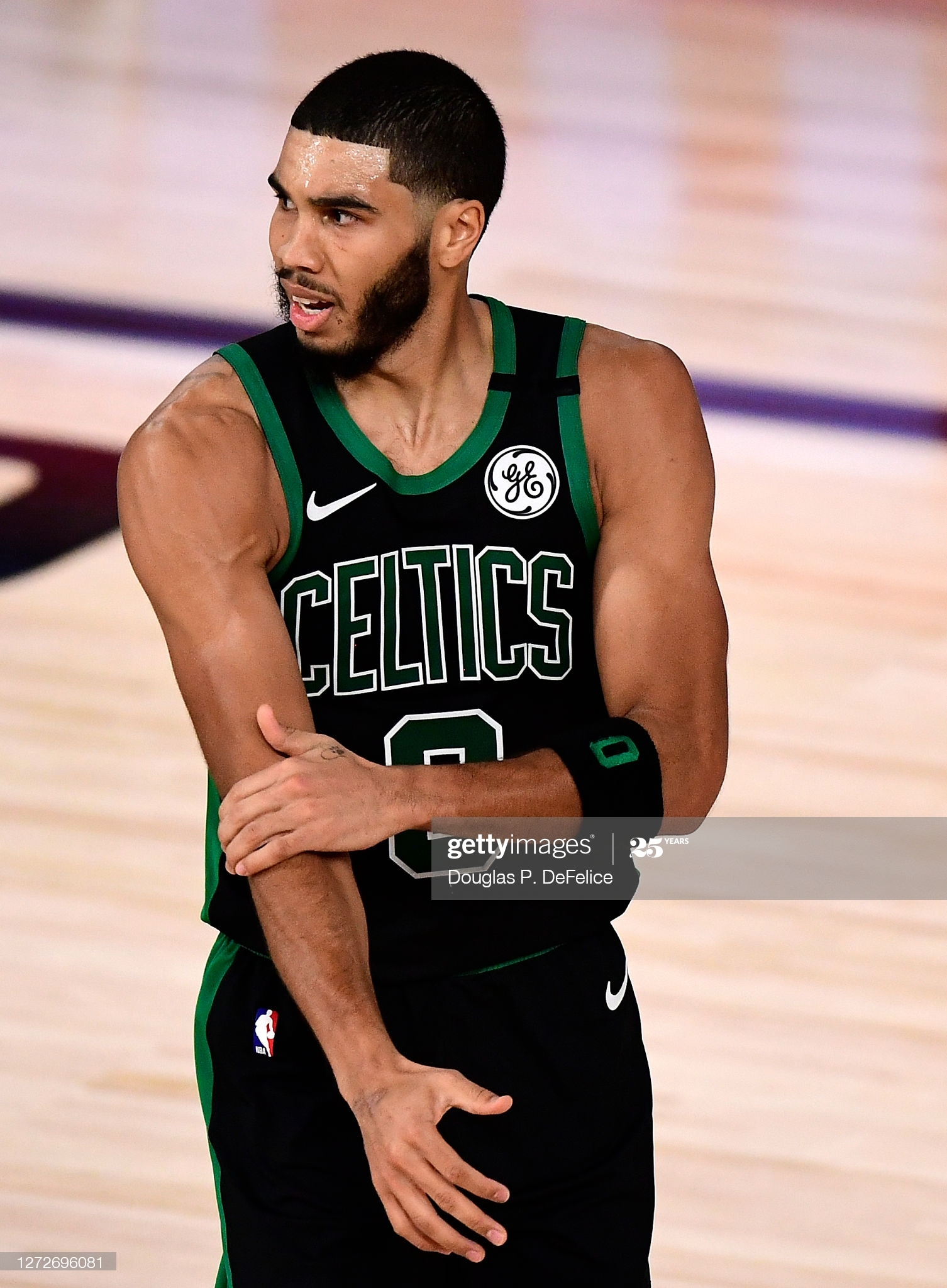 九游网页版-关于加时末段波士顿凯尔特人调整名单以备社区盾，内部沟通环节打磨，话题不断，轮换策略成焦点的信息