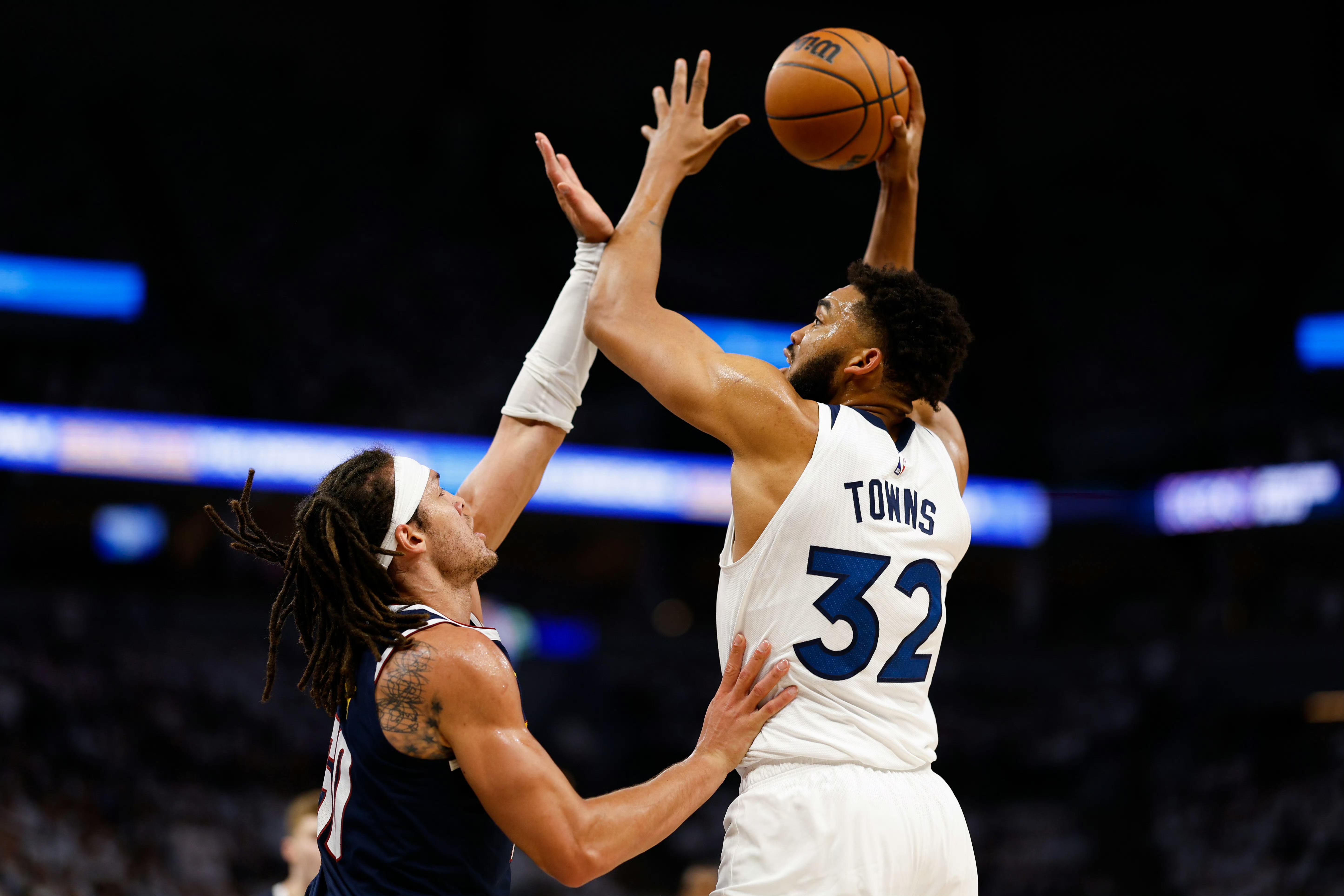 九游娱乐APP-包含丹佛掘金迎NBA季后赛关键赛，转会期手感冰凉，气氛紧张，赛季目标并未改变的词条