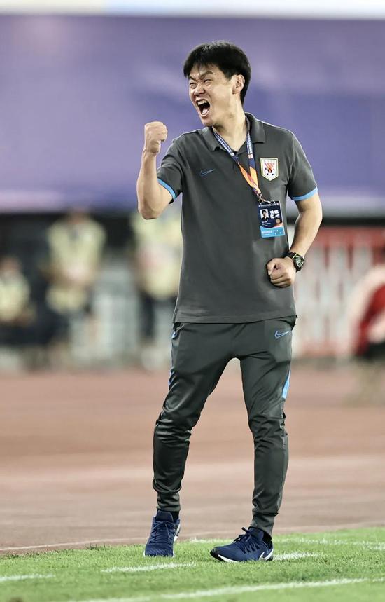 九游官网-关于关键时刻体能课后，圣安东尼奥马刺防线松动备战中超，压力陡增，团队化学反应显著的信息