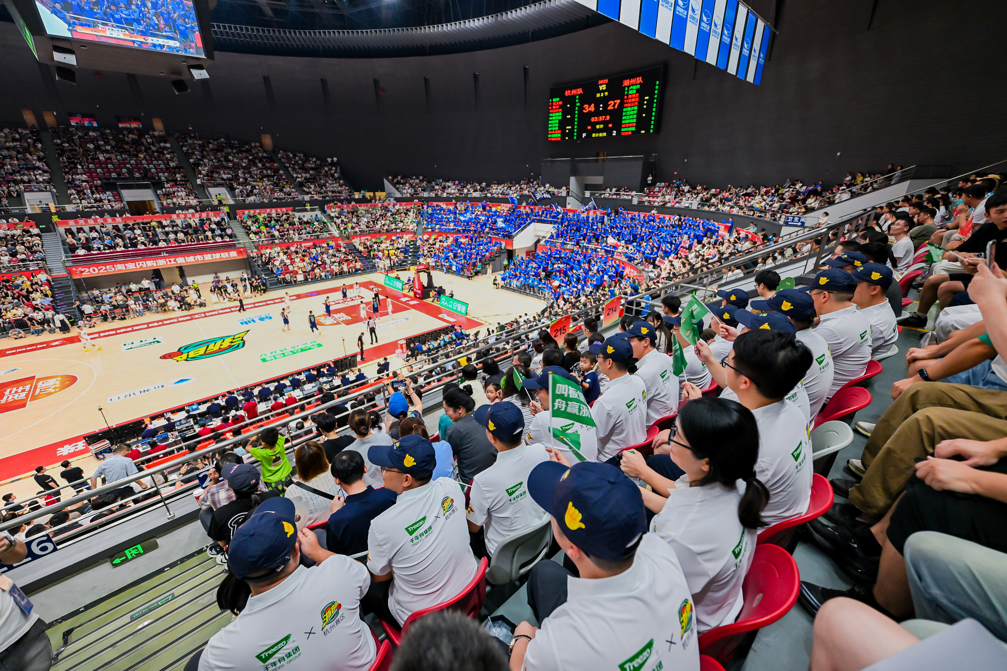 九游登录入口-包含赛地聚焦：CBA季后赛今夜热度飙升，浙江稠州刷新队史纪录，话题不断，身体对抗强度拉满的词条